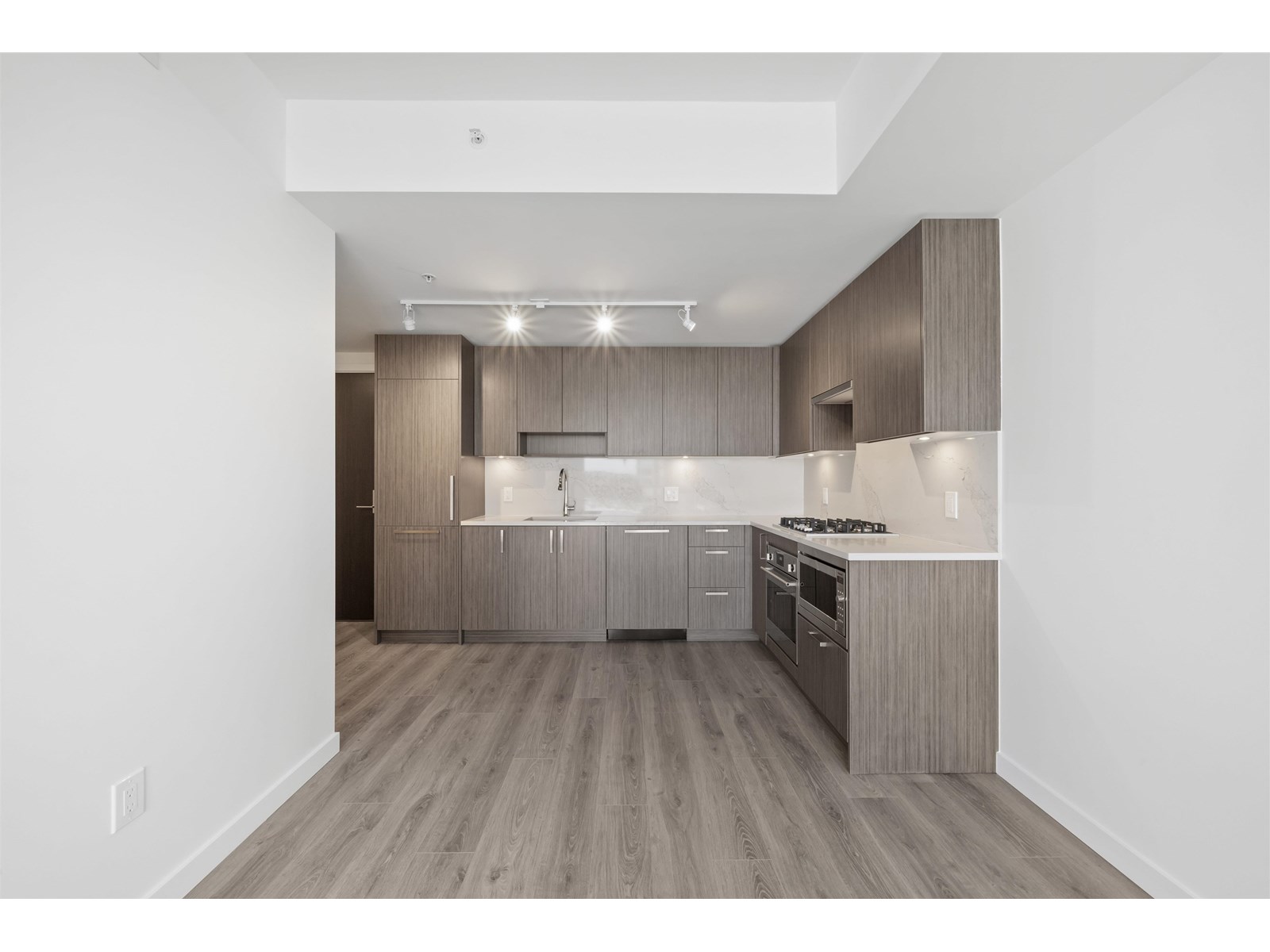 1211 13350 Central Avenue, Surrey, British Columbia  V3T 0S1 - Photo 8 - R3013695