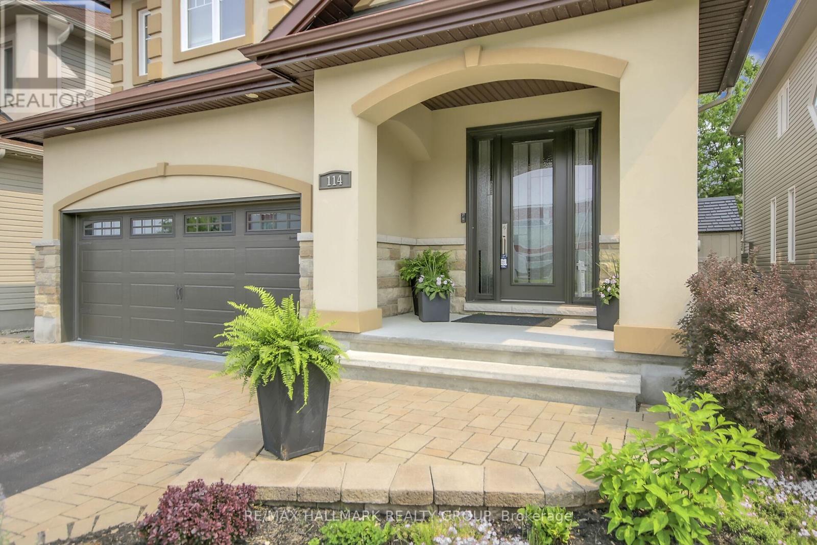 114 Hartsmere Drive, Ottawa, Ontario  K2S 2G1 - Photo 4 - X12206057