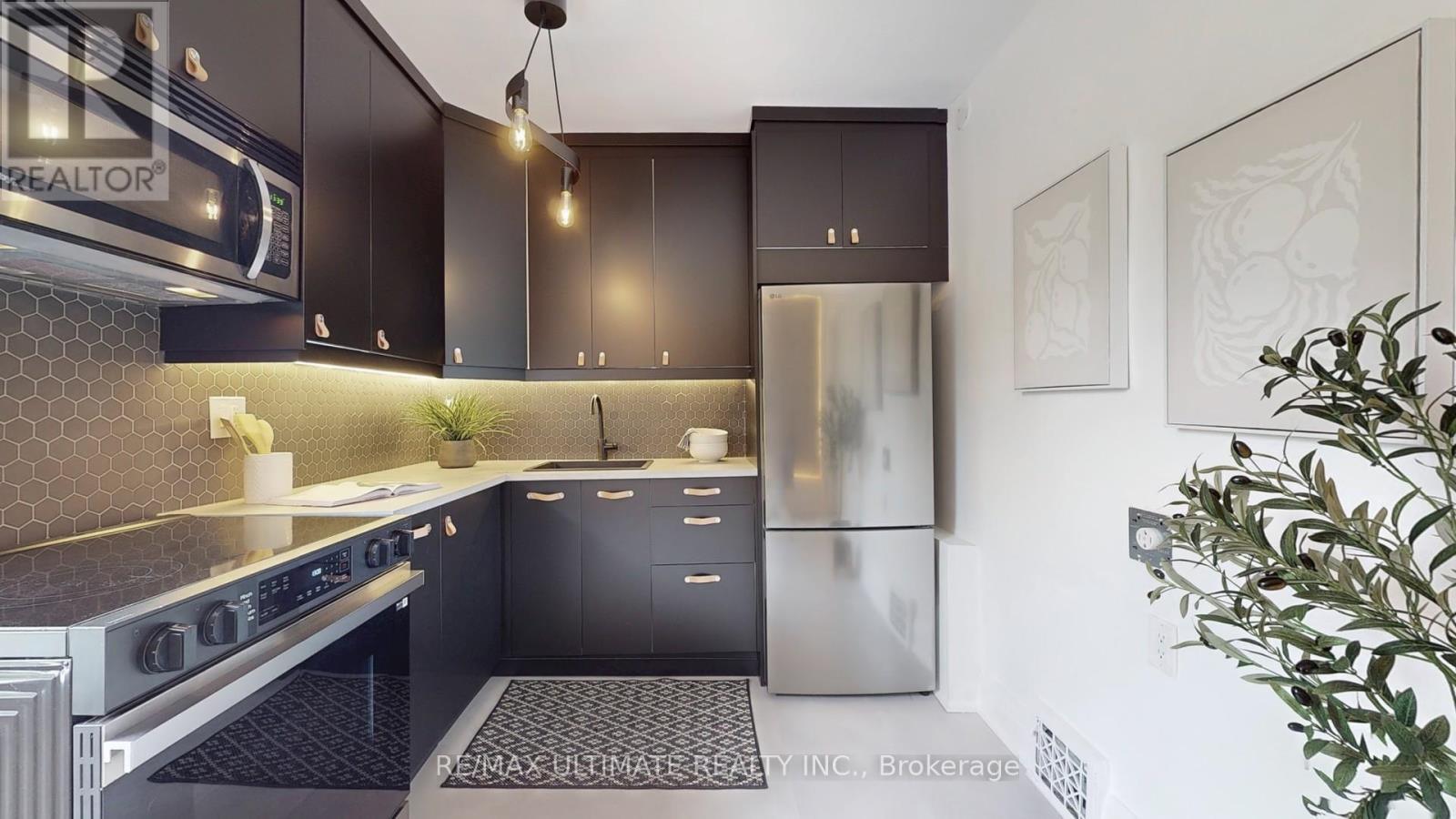 266 Highfield Road, Toronto, Ontario  M4L 2V5 - Photo 8 - E12210466