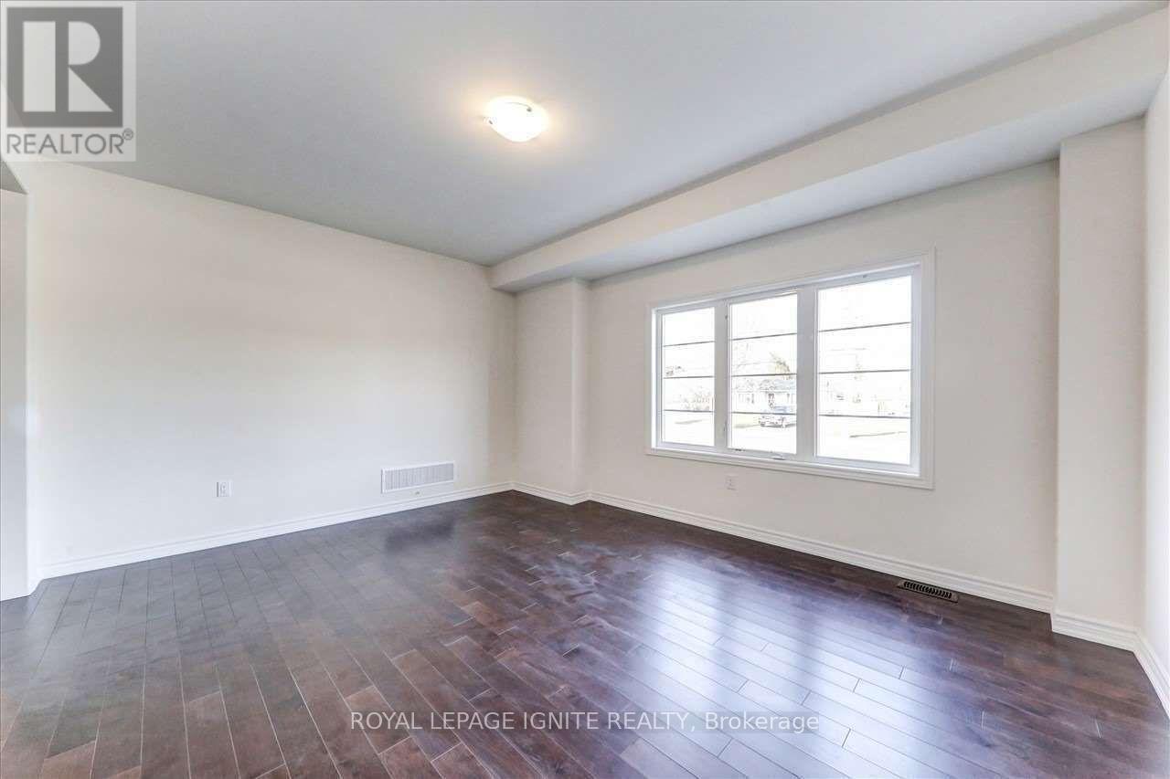 216 Doug Finney Street, Oshawa, Ontario  L1K 3G3 - Photo 4 - E12210514