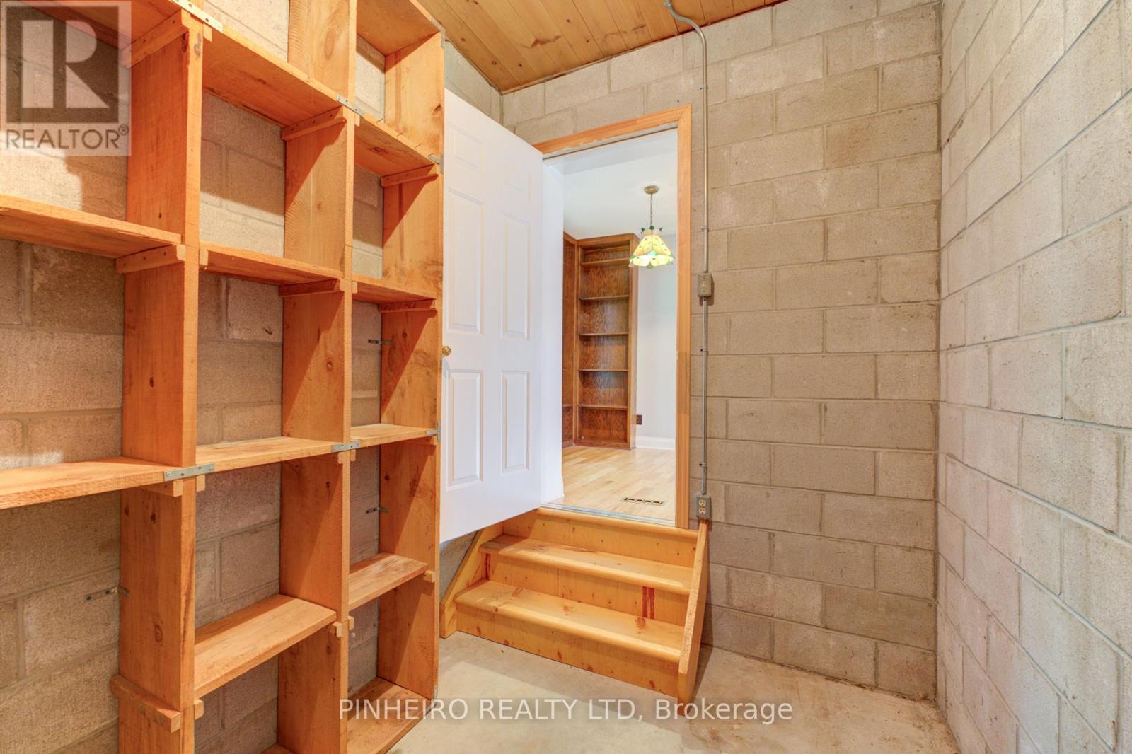 285 Front Street E, Strathroy-Caradoc, Ontario  N7G 1Z2 - Photo 13 - X12210572