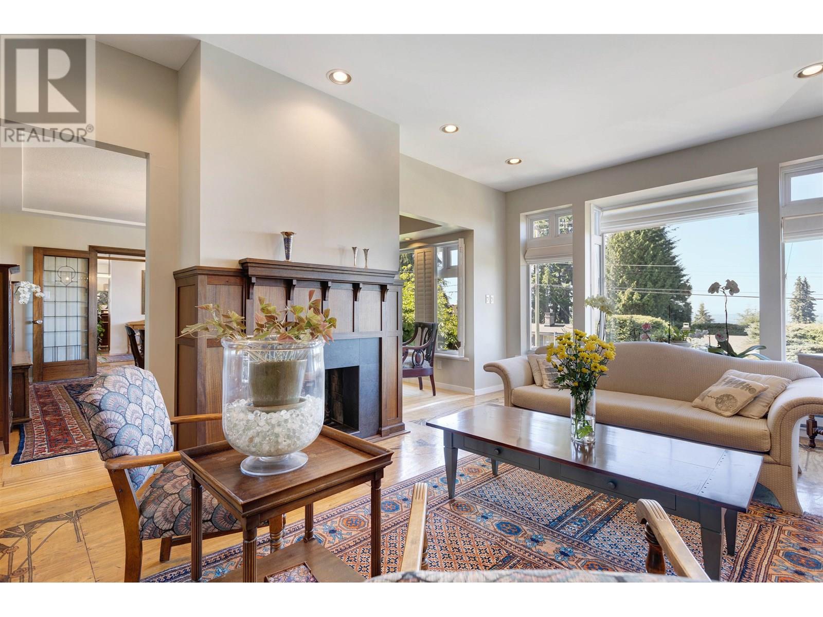670 Montroyal Boulevard, North Vancouver, British Columbia  V7R 2G3 - Photo 9 - R3009726