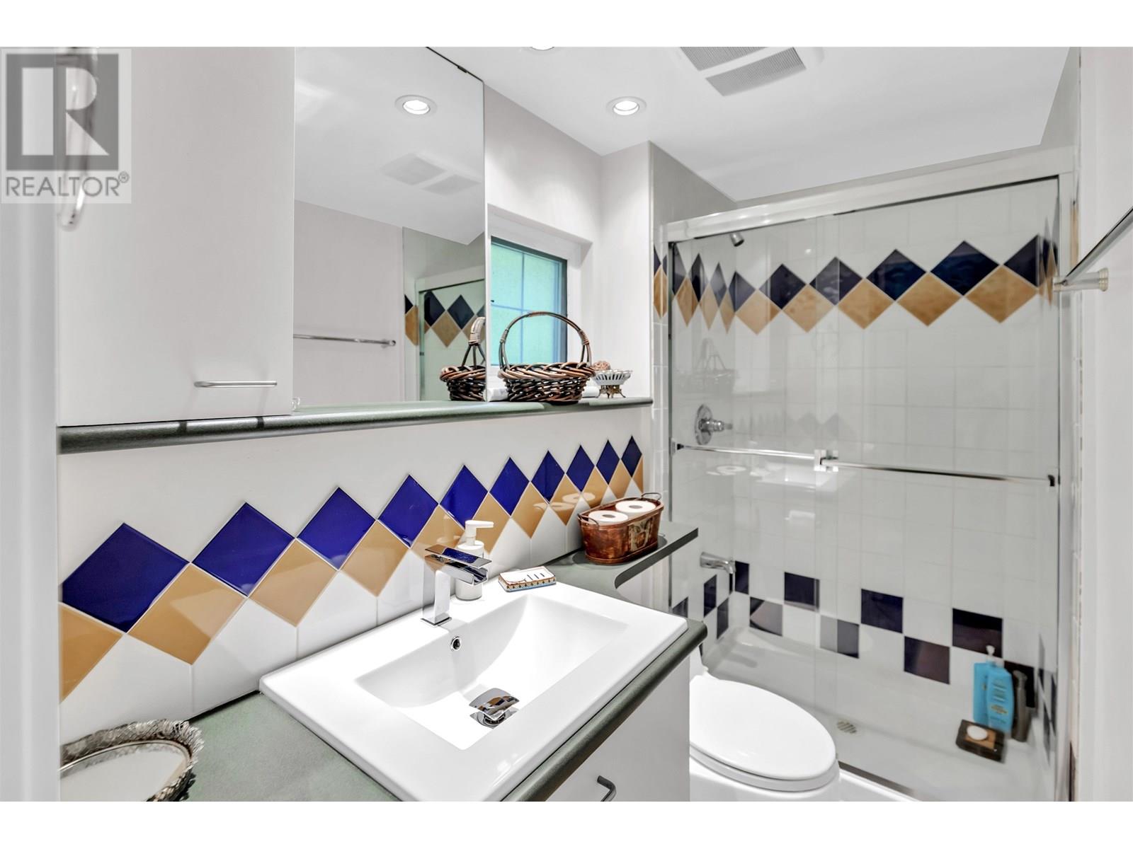 670 Montroyal Boulevard, North Vancouver, British Columbia  V7R 2G3 - Photo 22 - R3009726