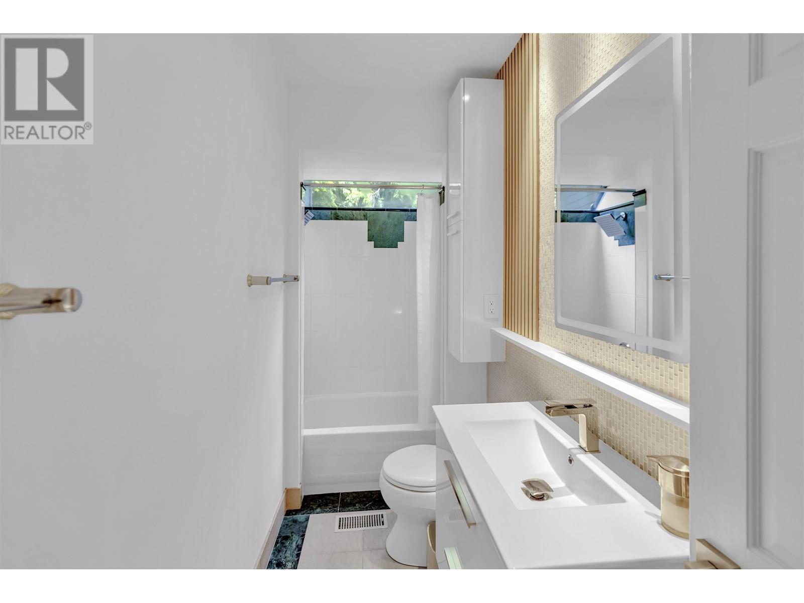 670 Montroyal Boulevard, North Vancouver, British Columbia  V7R 2G3 - Photo 11 - R3009726
