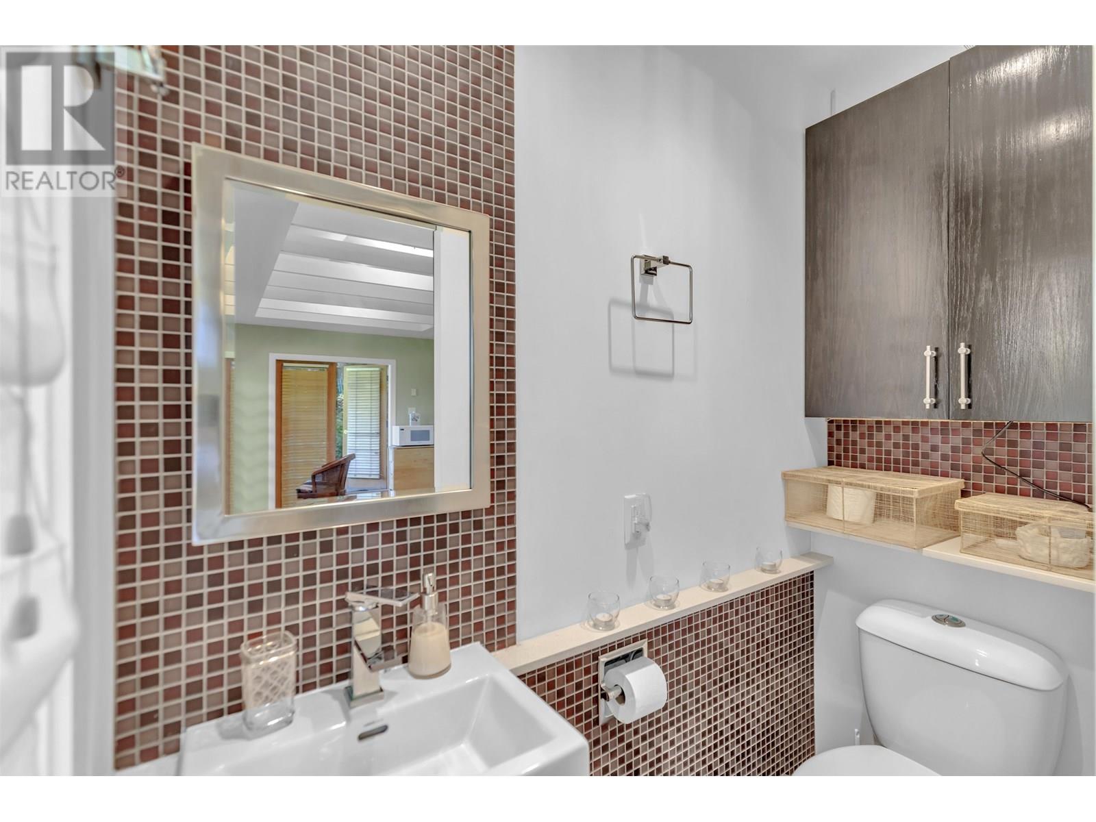 670 Montroyal Boulevard, North Vancouver, British Columbia  V7R 2G3 - Photo 24 - R3009726