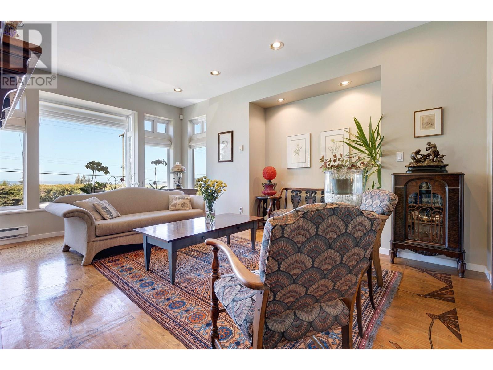 670 Montroyal Boulevard, North Vancouver, British Columbia  V7R 2G3 - Photo 7 - R3009726
