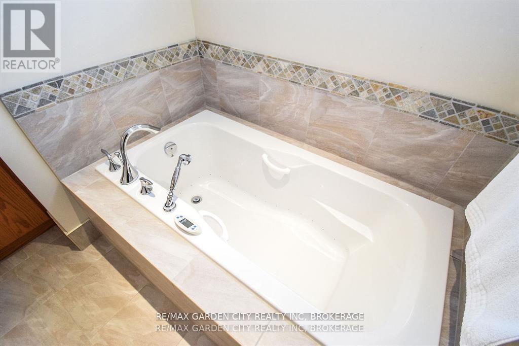 1 - 165 Glendale Avenue, St. Catharines, Ontario  L2T 2K2 - Photo 20 - X12210551