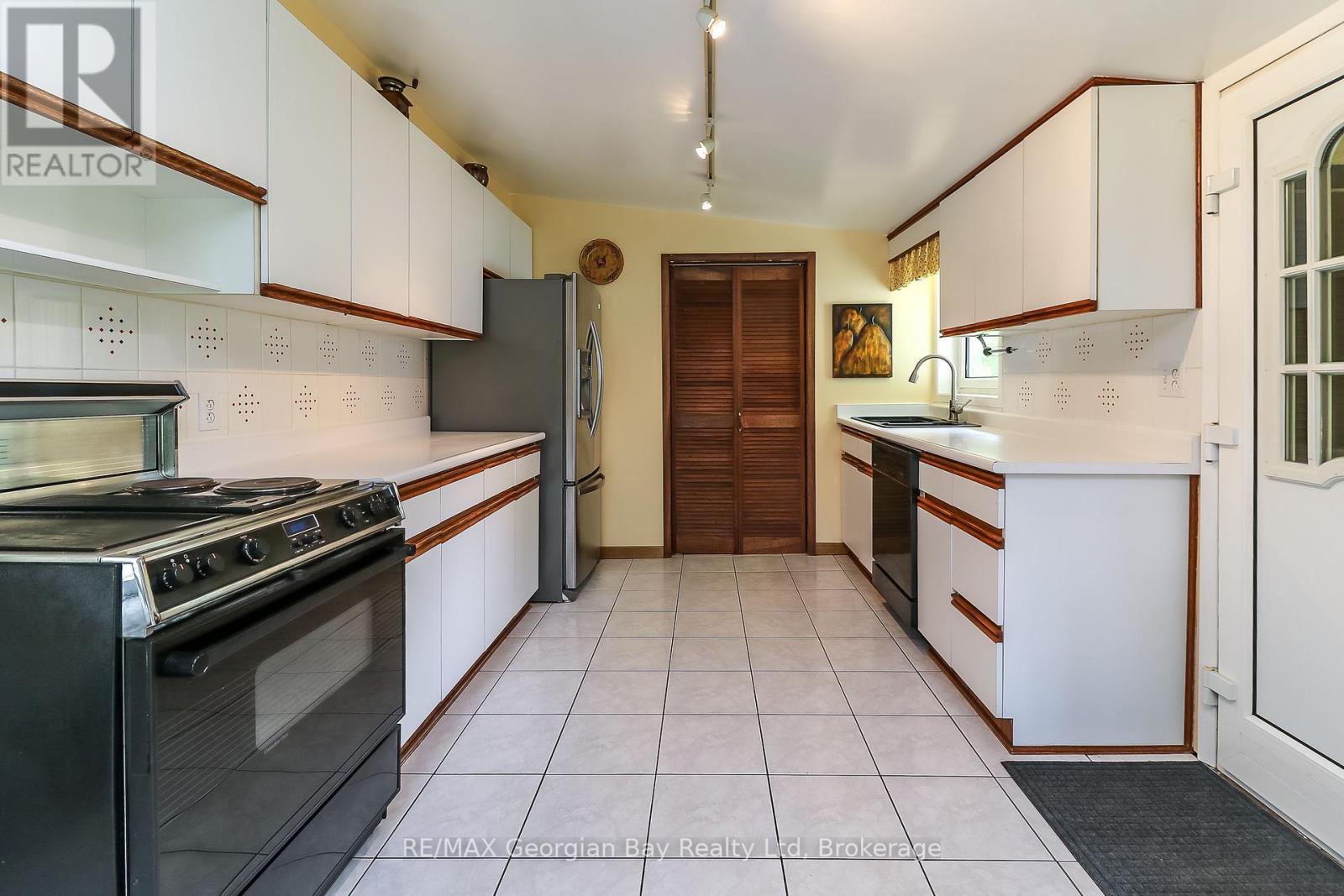 31 Hearthstone Drive, Tay, Ontario  L0K 2C0 - Photo 8 - S12210519