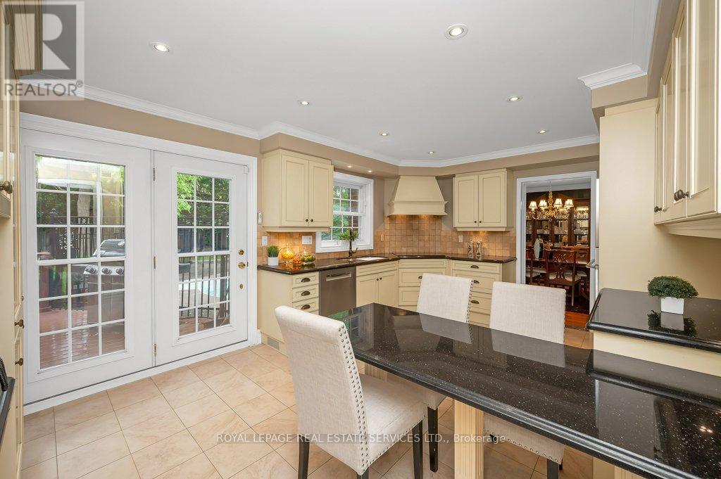 269 Royal Oak Court, Oakville, Ontario  L6H 3A8 - Photo 10 - W12210460