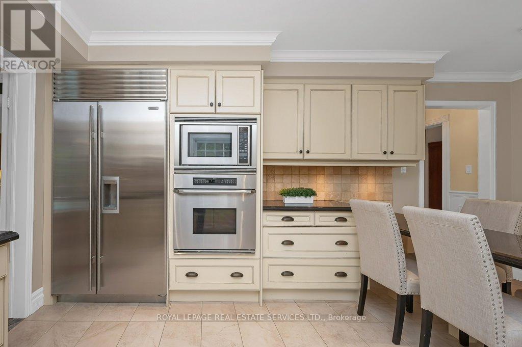 269 Royal Oak Court, Oakville, Ontario  L6H 3A8 - Photo 11 - W12210460