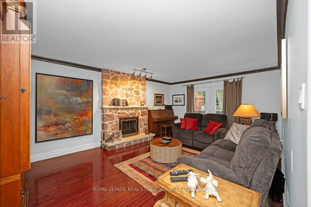 269 Royal Oak Court, Oakville, Ontario  L6H 3A8 - Photo 14 - W12210460