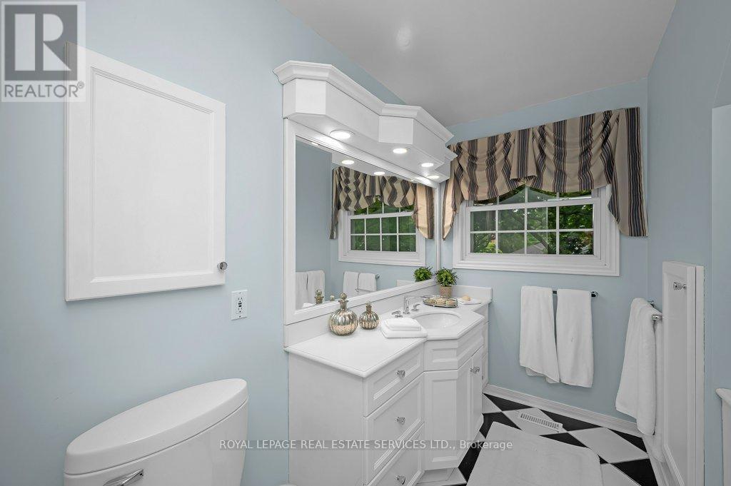 269 Royal Oak Court, Oakville, Ontario  L6H 3A8 - Photo 19 - W12210460