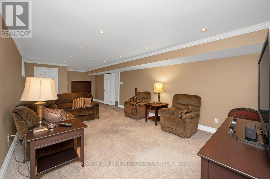 269 Royal Oak Court, Oakville, Ontario  L6H 3A8 - Photo 28 - W12210460