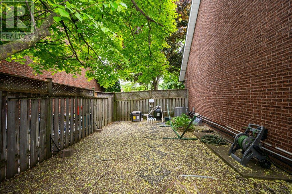 269 Royal Oak Court, Oakville, Ontario  L6H 3A8 - Photo 33 - W12210460