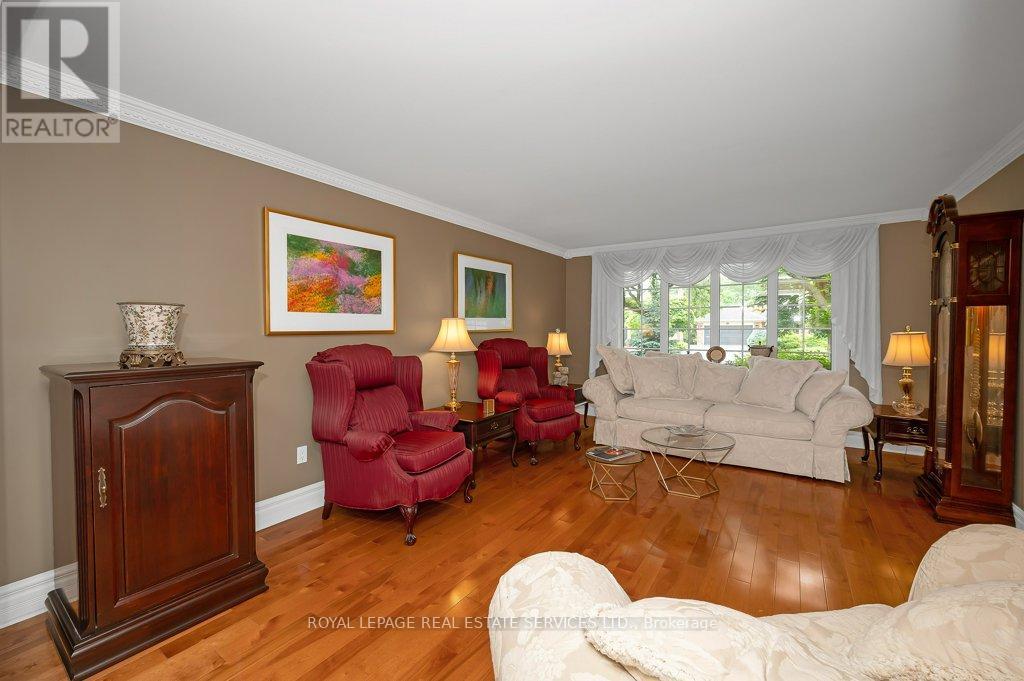 269 Royal Oak Court, Oakville, Ontario  L6H 3A8 - Photo 6 - W12210460