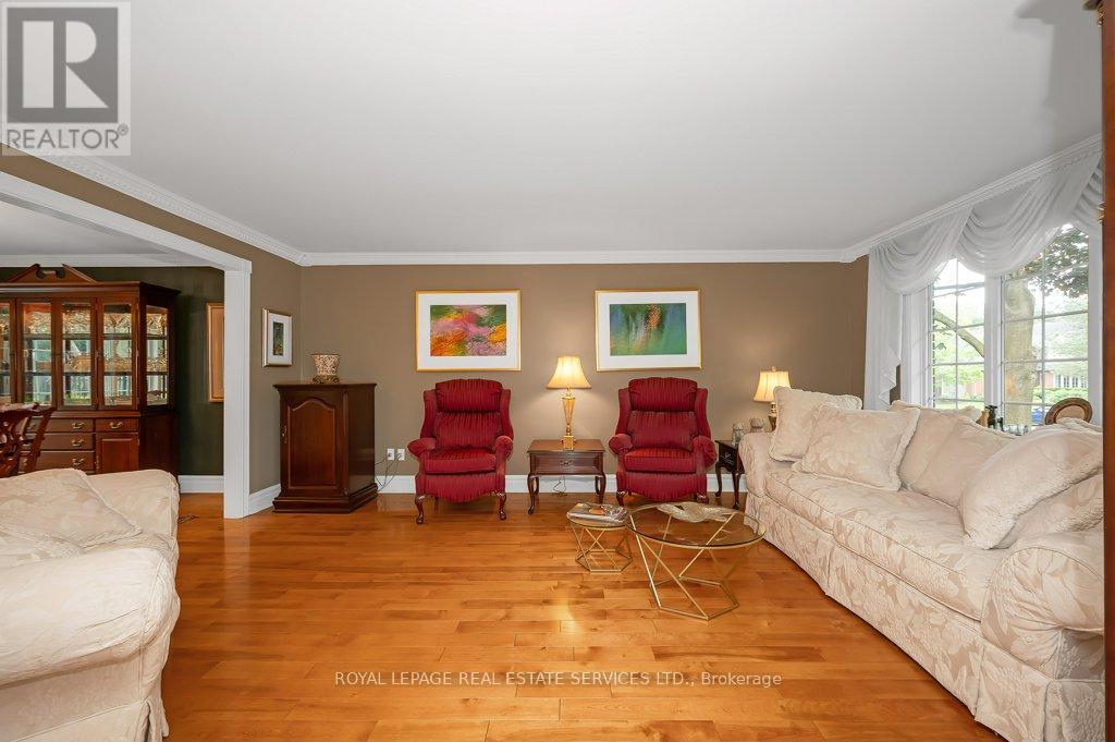 269 Royal Oak Court, Oakville, Ontario  L6H 3A8 - Photo 7 - W12210460