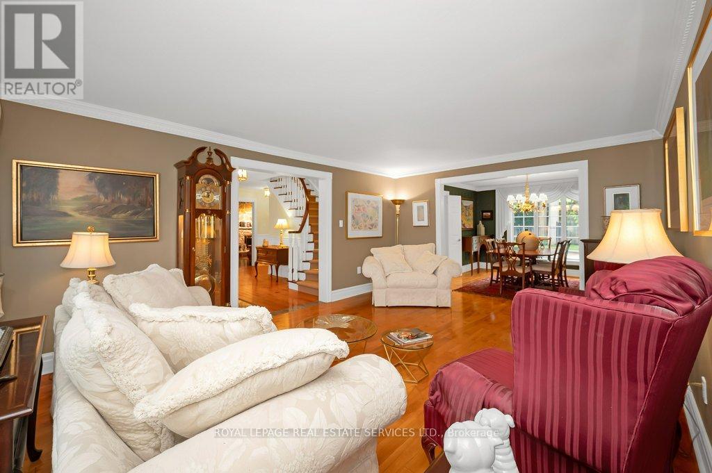 269 Royal Oak Court, Oakville, Ontario  L6H 3A8 - Photo 8 - W12210460