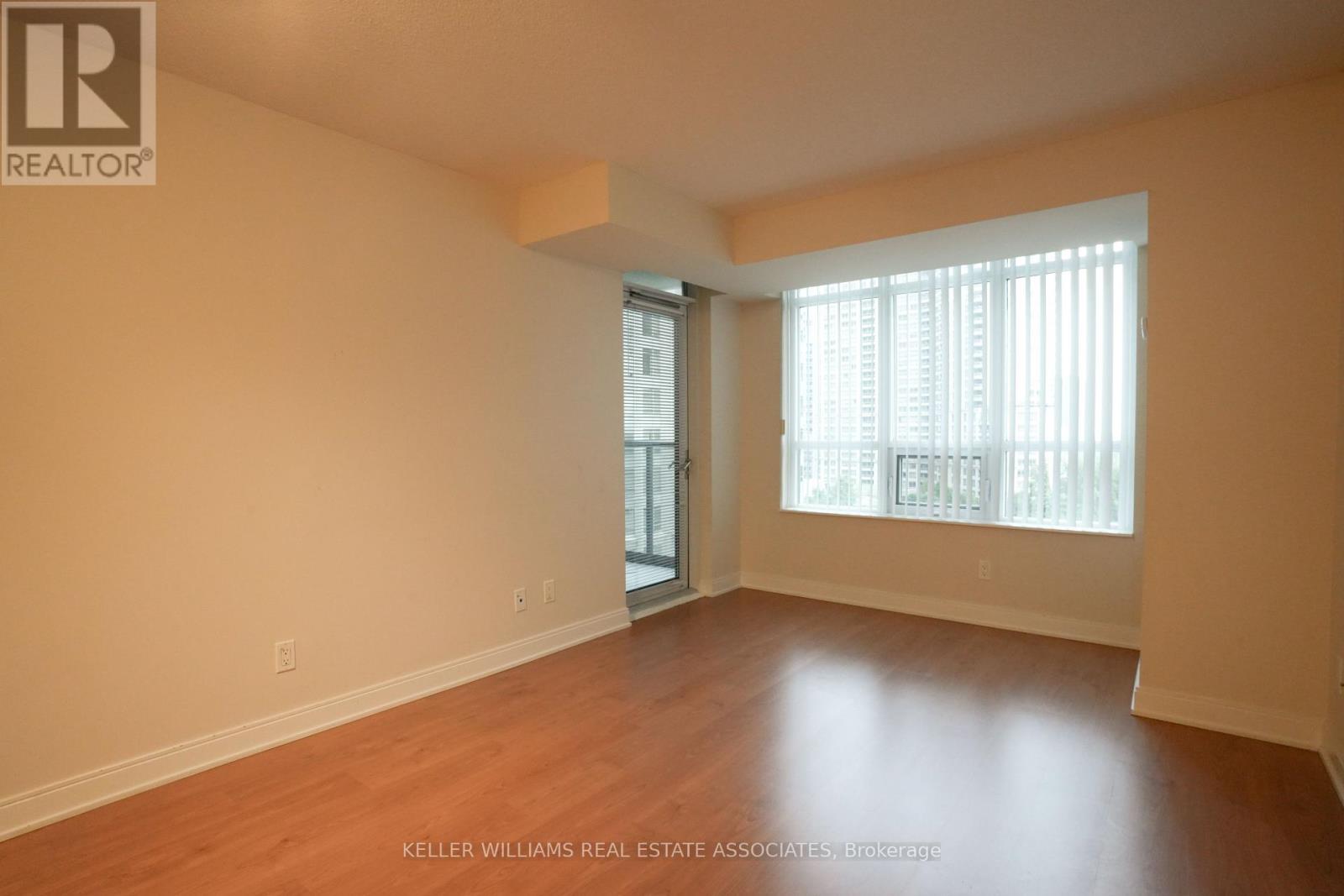 908 - 330 Burnhamthorpe Road W, Mississauga, Ontario  L5B 0E1 - Photo 10 - W12210493