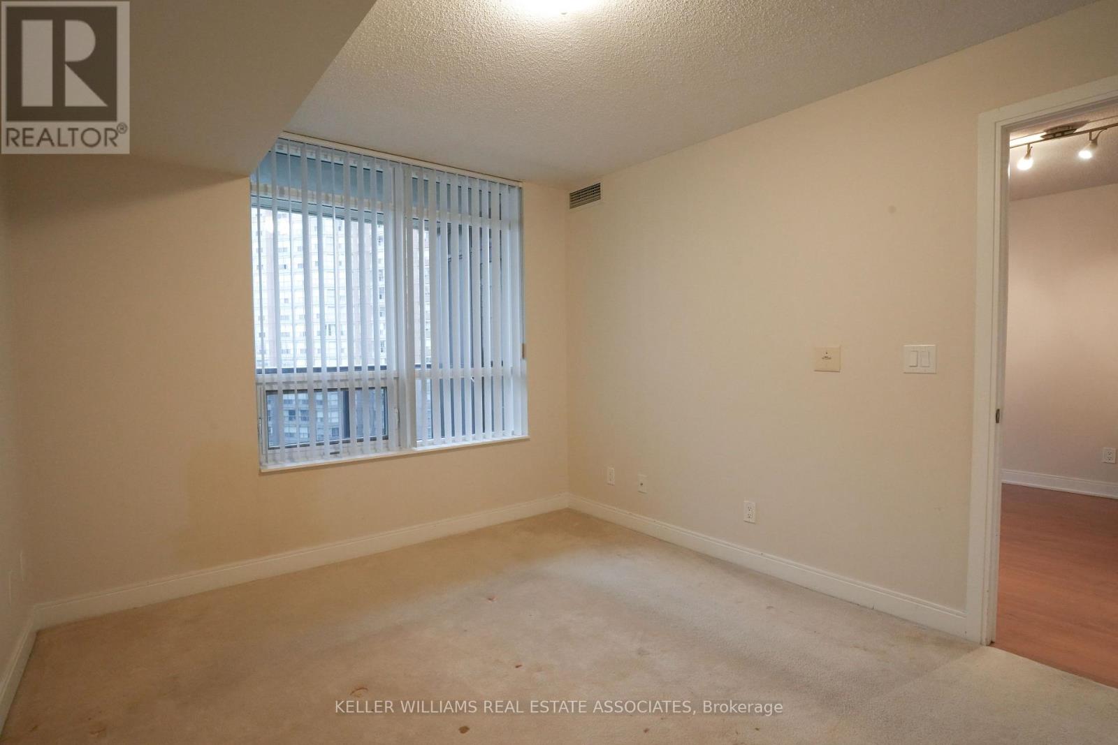 908 - 330 Burnhamthorpe Road W, Mississauga, Ontario  L5B 0E1 - Photo 11 - W12210493