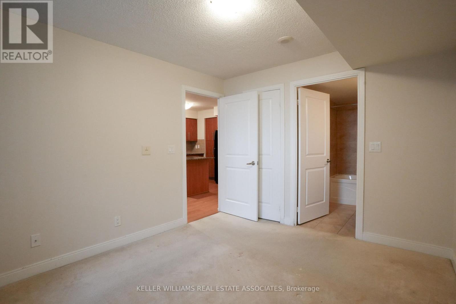 908 - 330 Burnhamthorpe Road W, Mississauga, Ontario  L5B 0E1 - Photo 12 - W12210493