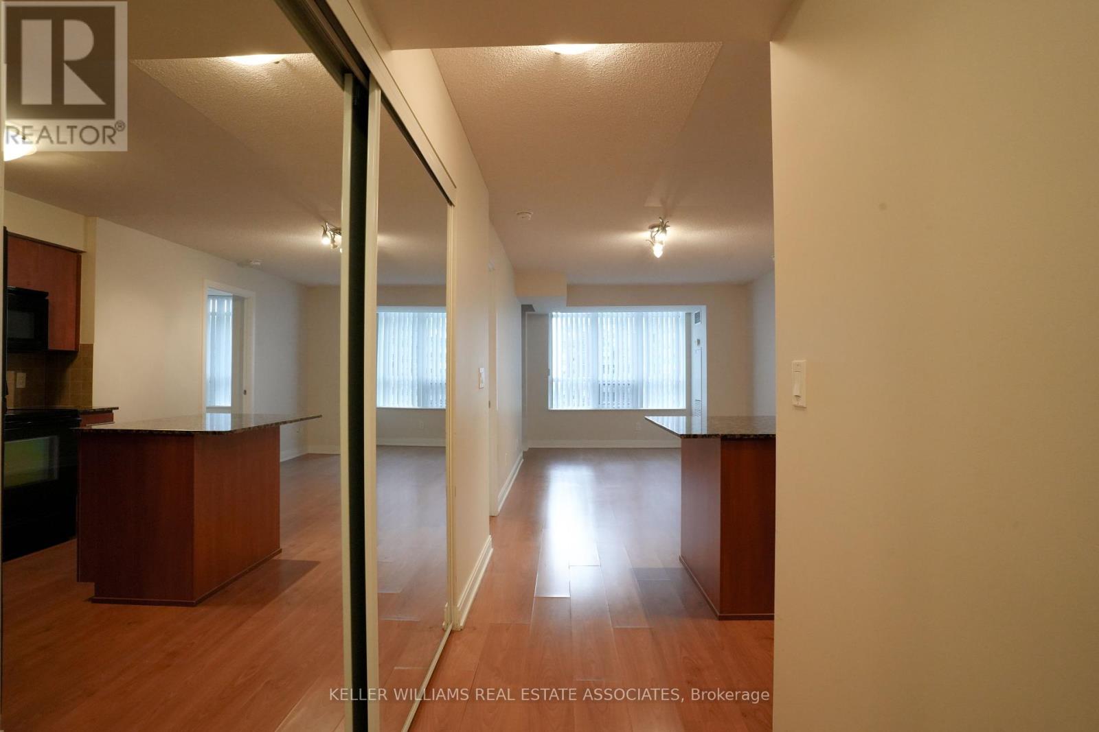 908 - 330 Burnhamthorpe Road W, Mississauga, Ontario  L5B 0E1 - Photo 2 - W12210493