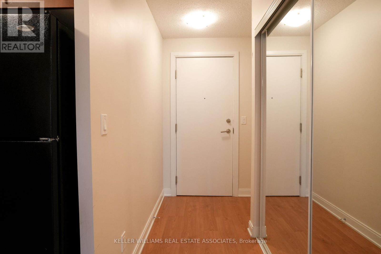 908 - 330 Burnhamthorpe Road W, Mississauga, Ontario  L5B 0E1 - Photo 3 - W12210493