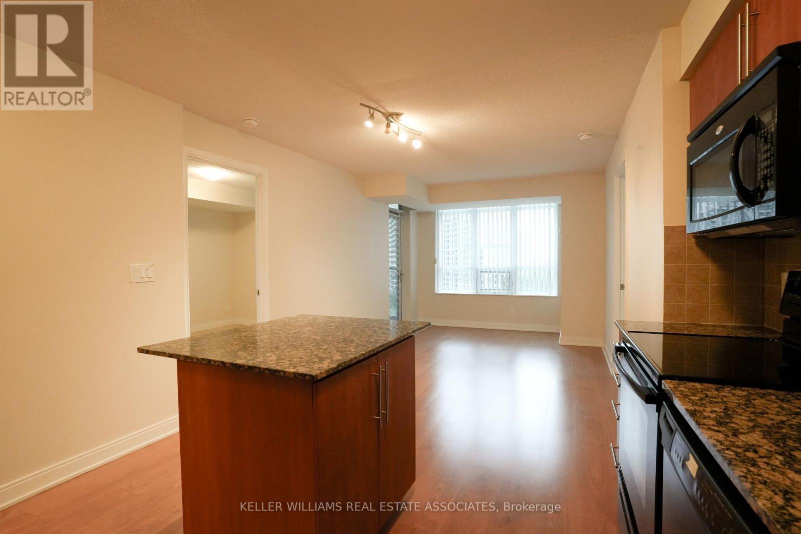 908 - 330 Burnhamthorpe Road W, Mississauga, Ontario  L5B 0E1 - Photo 6 - W12210493