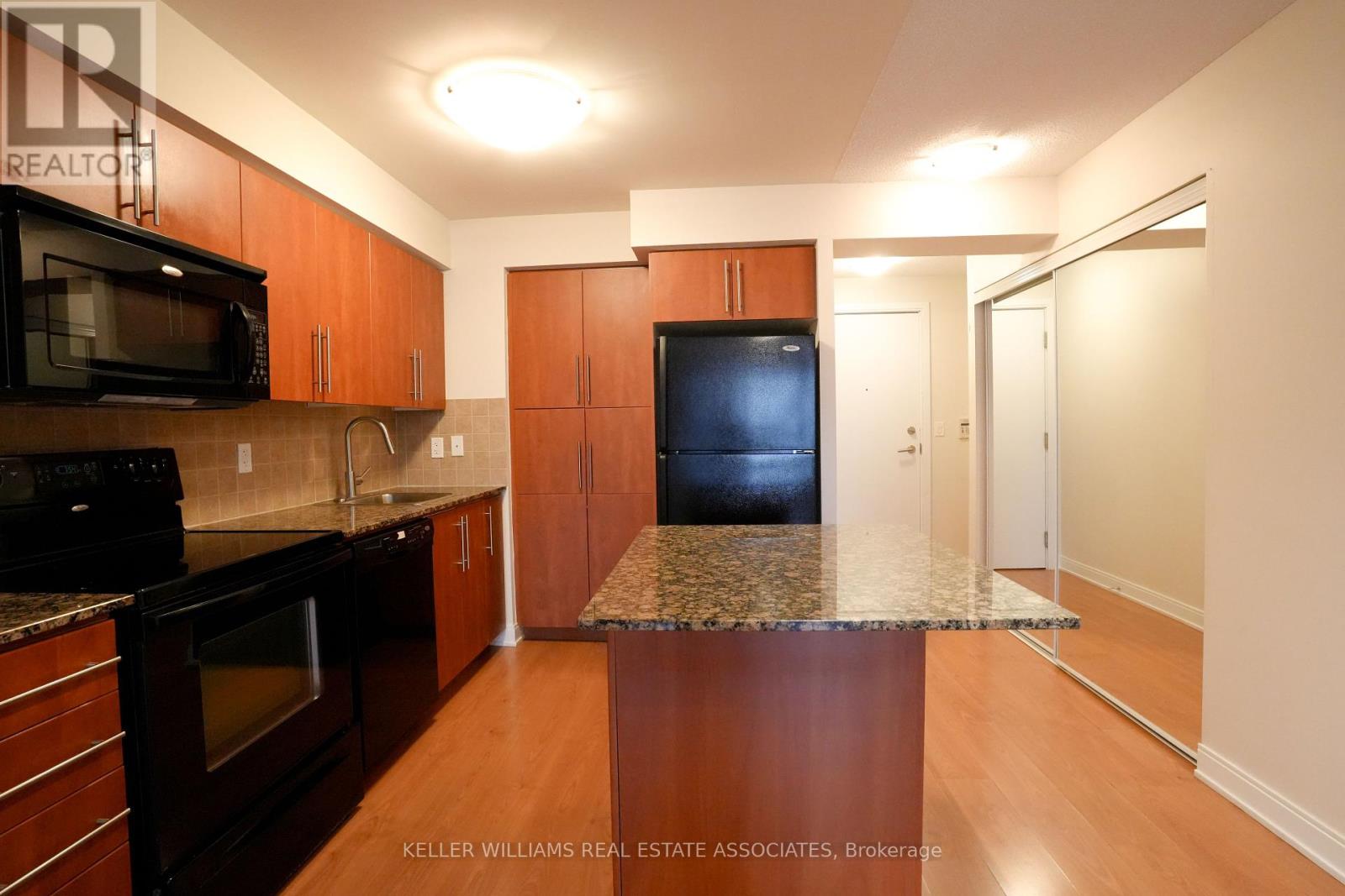 908 - 330 Burnhamthorpe Road W, Mississauga, Ontario  L5B 0E1 - Photo 7 - W12210493