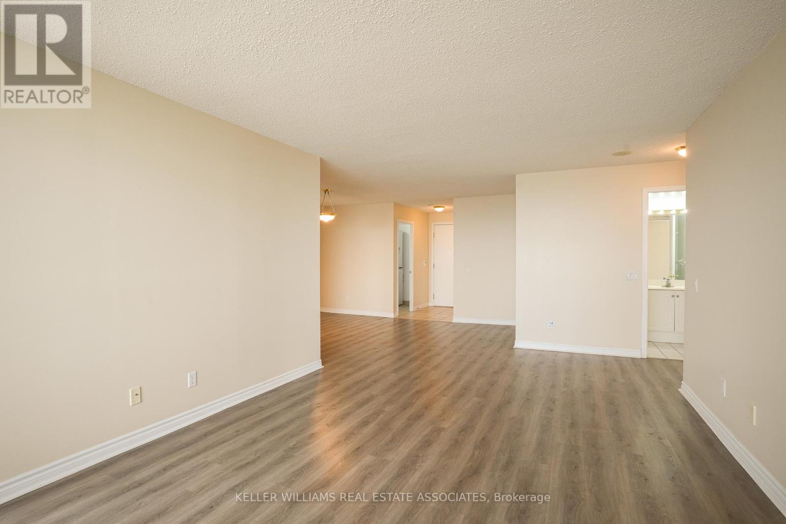 1805 - 35 Kingsbridge Garden Circle, Mississauga (Hurontario), Ontario  L5R 3Z5 - Photo 12 - W12210501