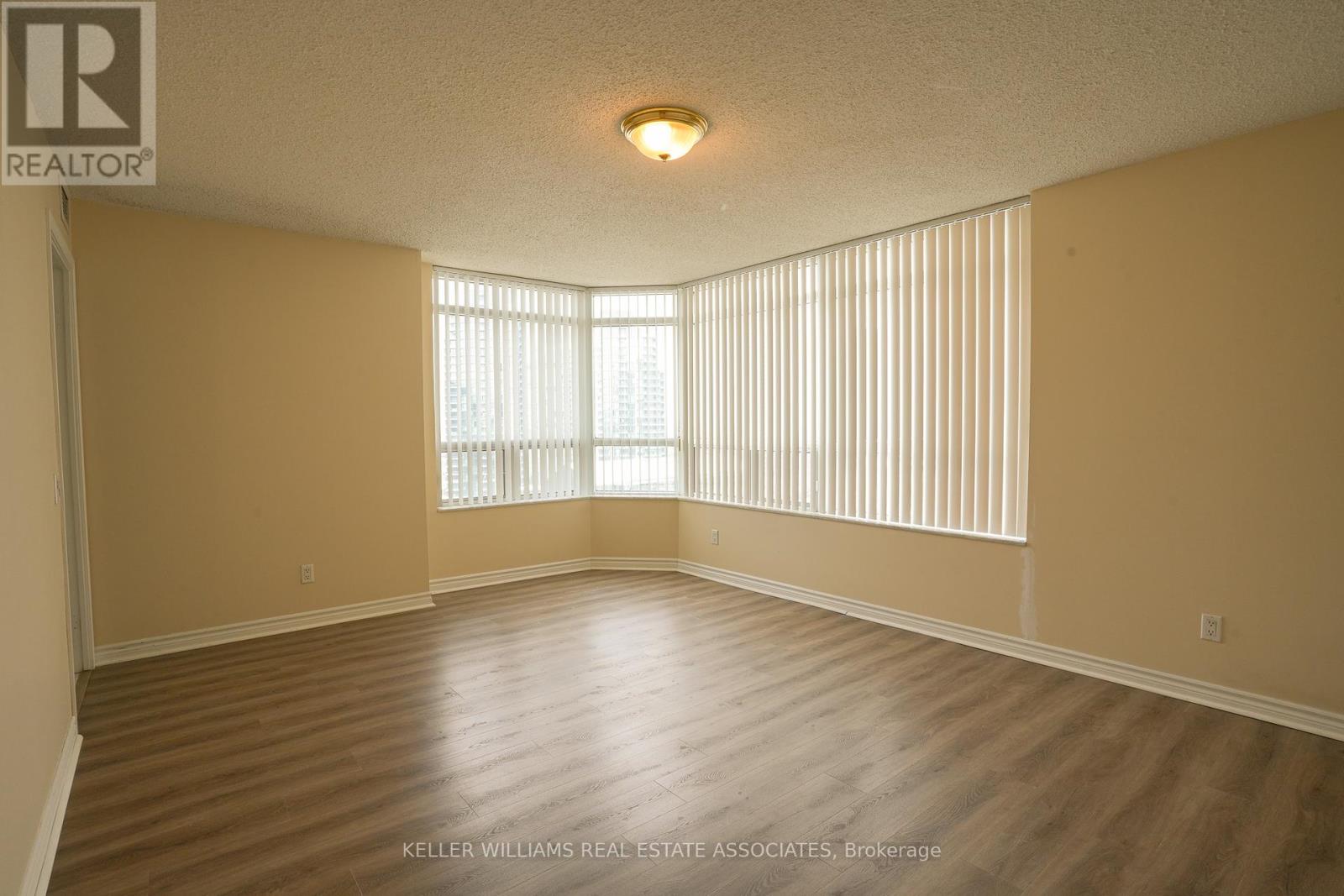 1805 - 35 Kingsbridge Garden Circle, Mississauga (Hurontario), Ontario  L5R 3Z5 - Photo 16 - W12210501