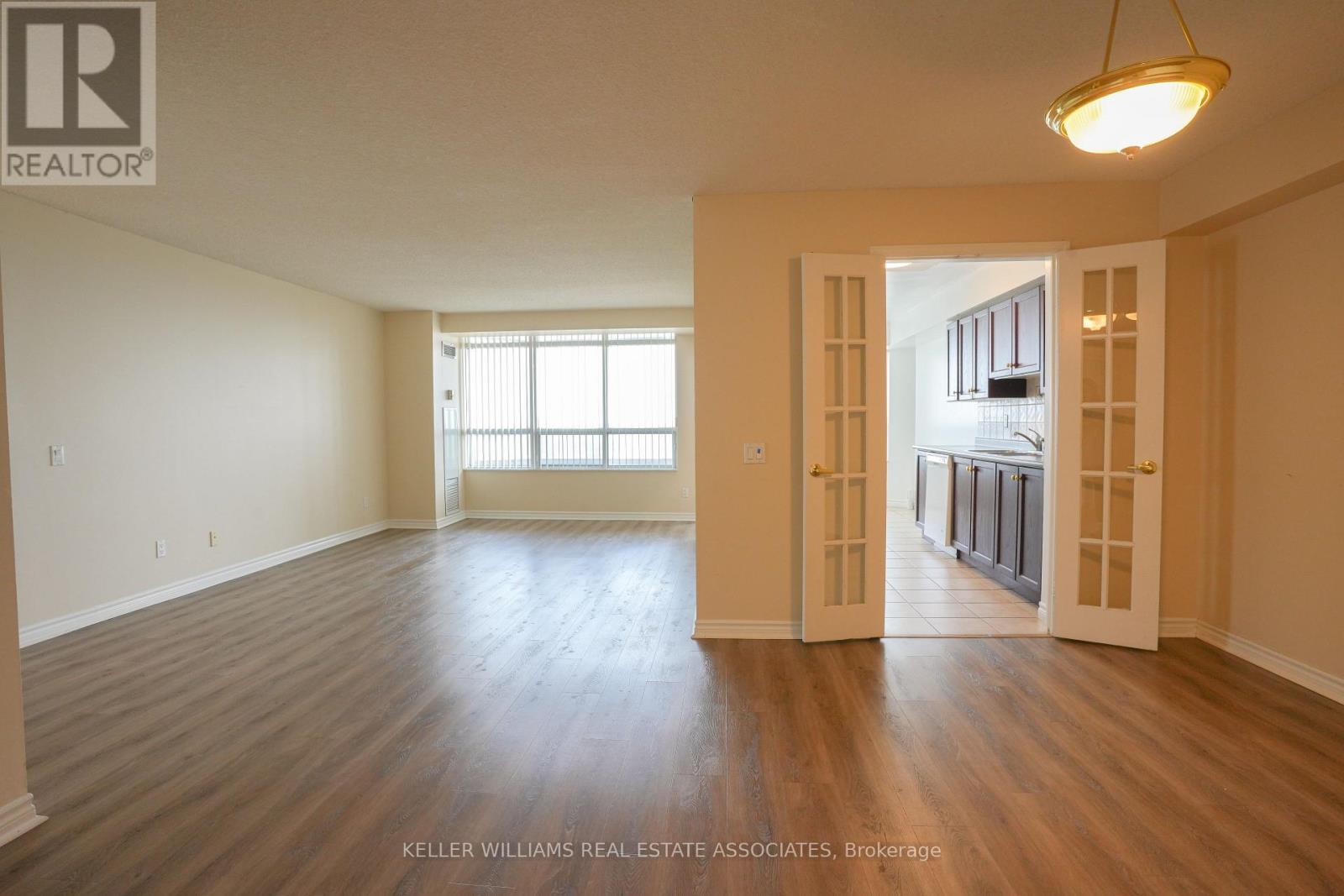 1805 - 35 Kingsbridge Garden Circle, Mississauga (Hurontario), Ontario  L5R 3Z5 - Photo 2 - W12210501