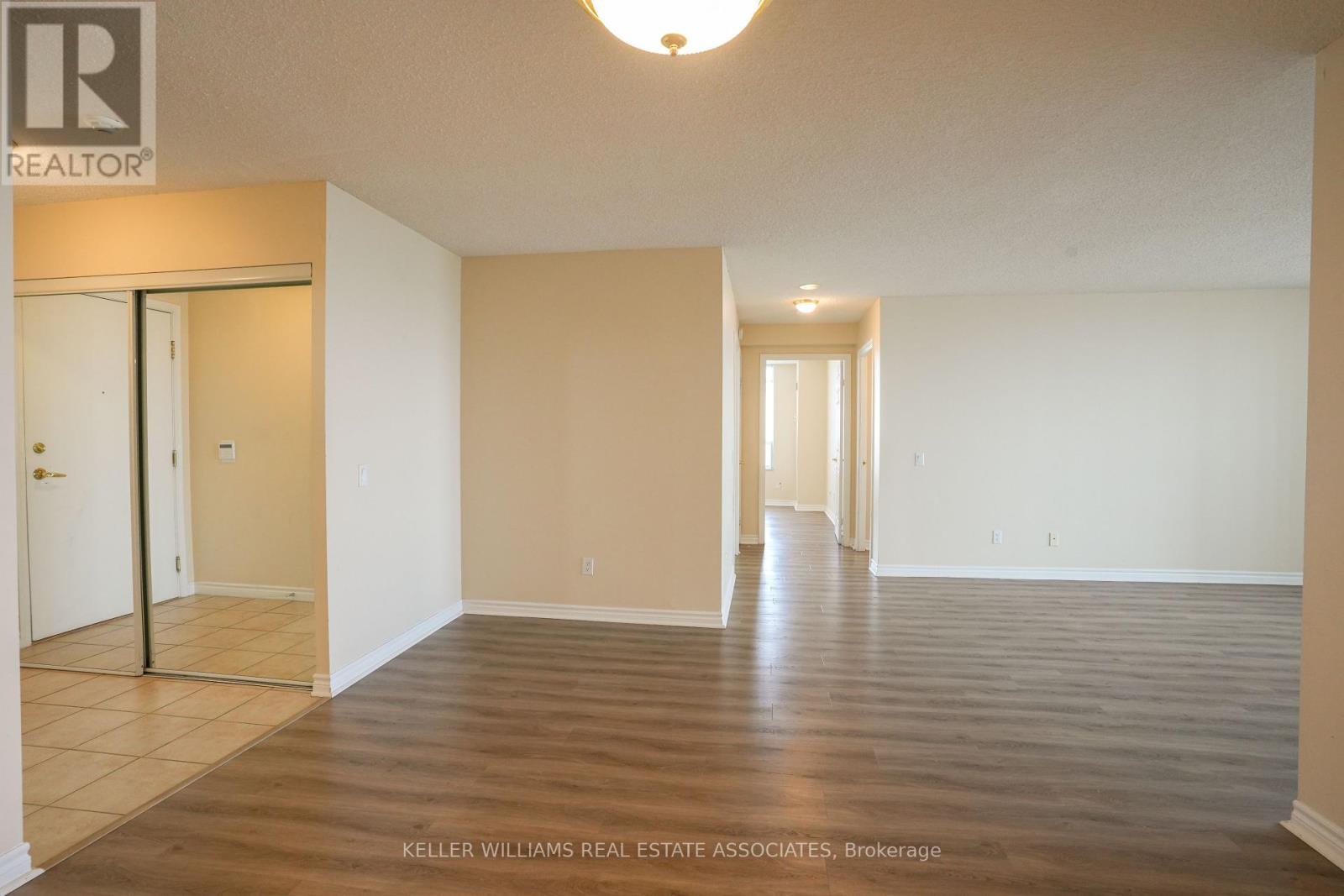 1805 - 35 Kingsbridge Garden Circle, Mississauga (Hurontario), Ontario  L5R 3Z5 - Photo 3 - W12210501