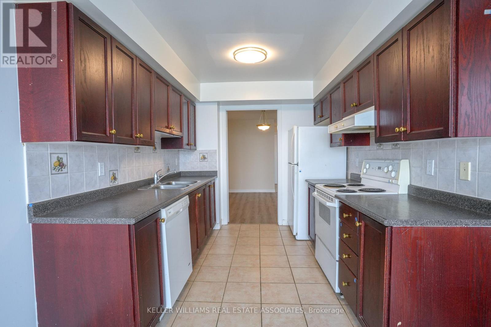 1805 - 35 Kingsbridge Garden Circle, Mississauga (Hurontario), Ontario  L5R 3Z5 - Photo 4 - W12210501