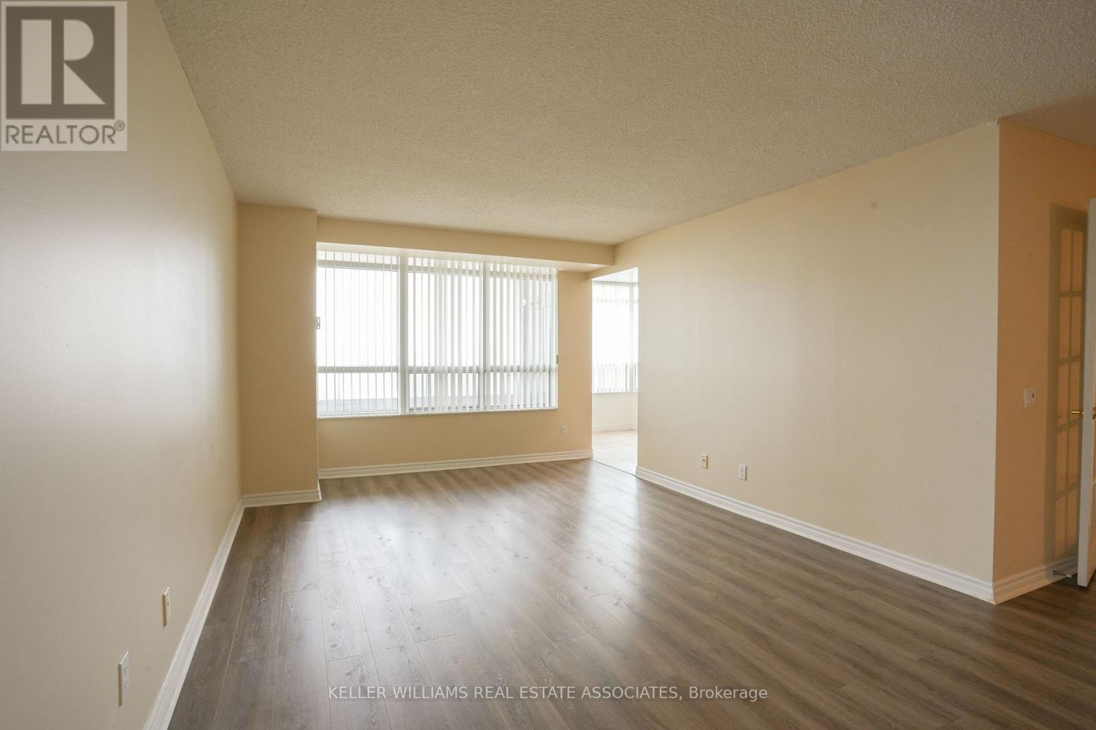 1805 - 35 Kingsbridge Garden Circle, Mississauga (Hurontario), Ontario  L5R 3Z5 - Photo 8 - W12210501