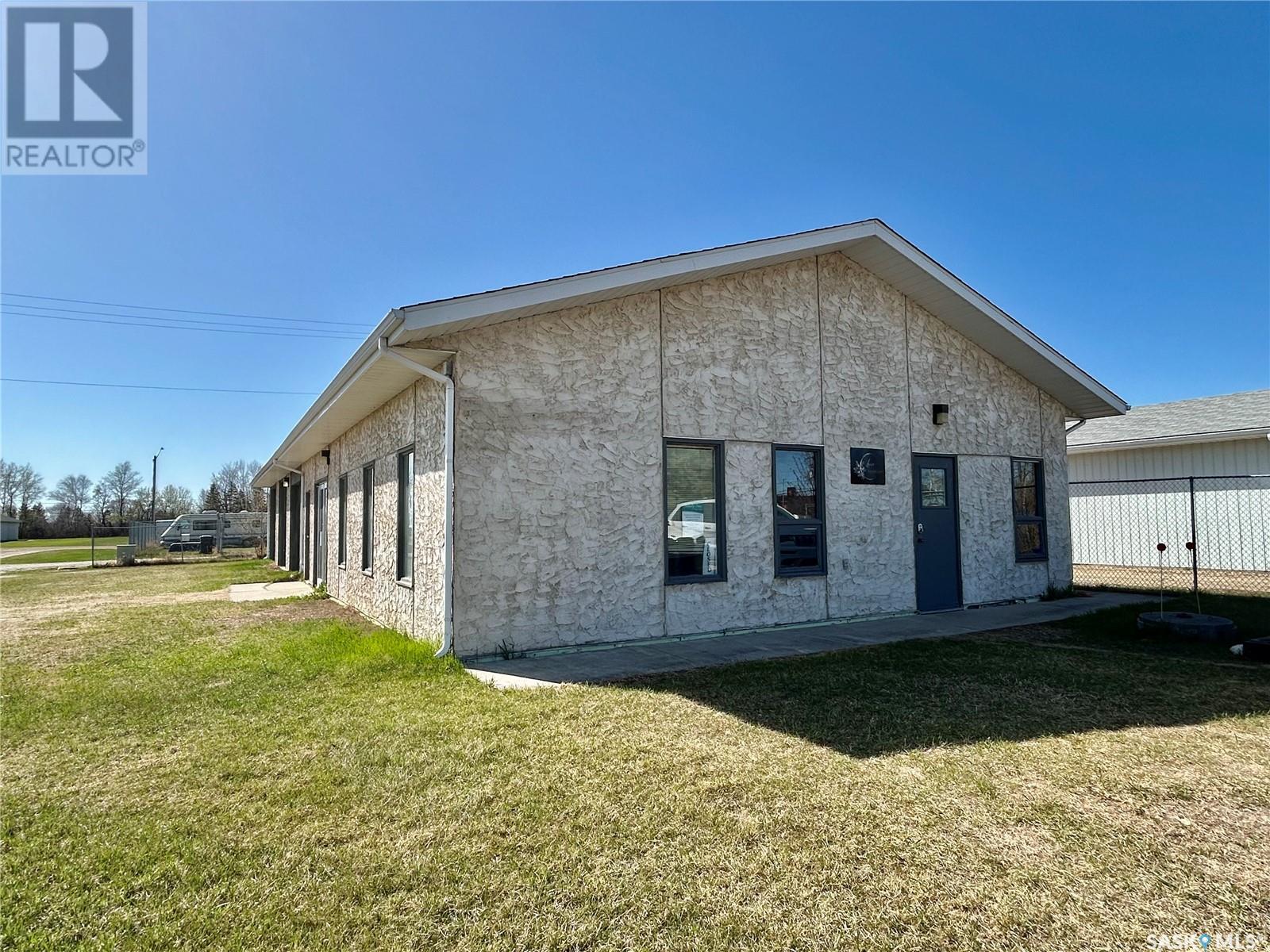1106 9th Street W, Nipawin, Saskatchewan  S0E 1E0 - Photo 2 - SK009004