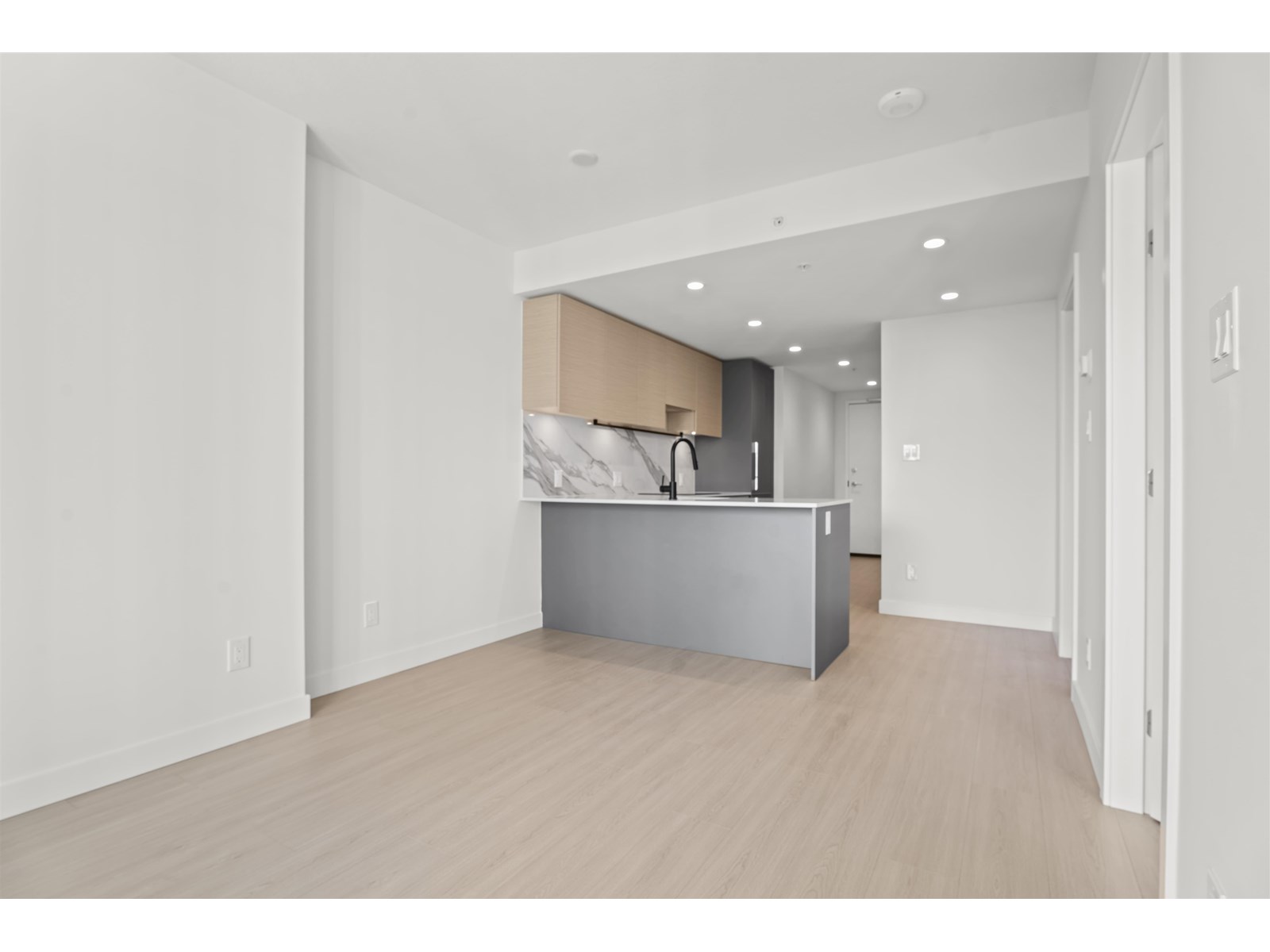 505 13745 George Junction, Surrey, British Columbia  V3T 0V8 - Photo 8 - R3013203