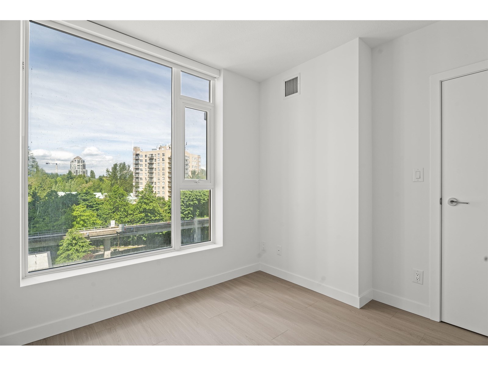 505 13745 George Junction, Surrey, British Columbia  V3T 0V8 - Photo 12 - R3013203