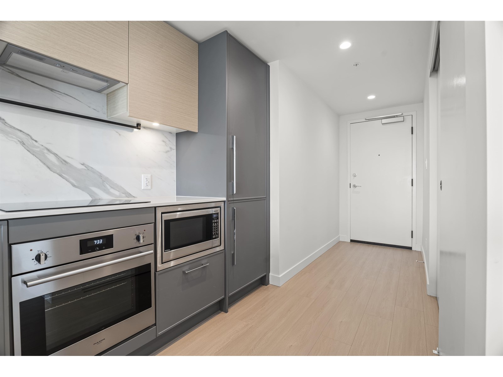 505 13745 George Junction, Surrey, British Columbia  V3T 0V8 - Photo 4 - R3013203