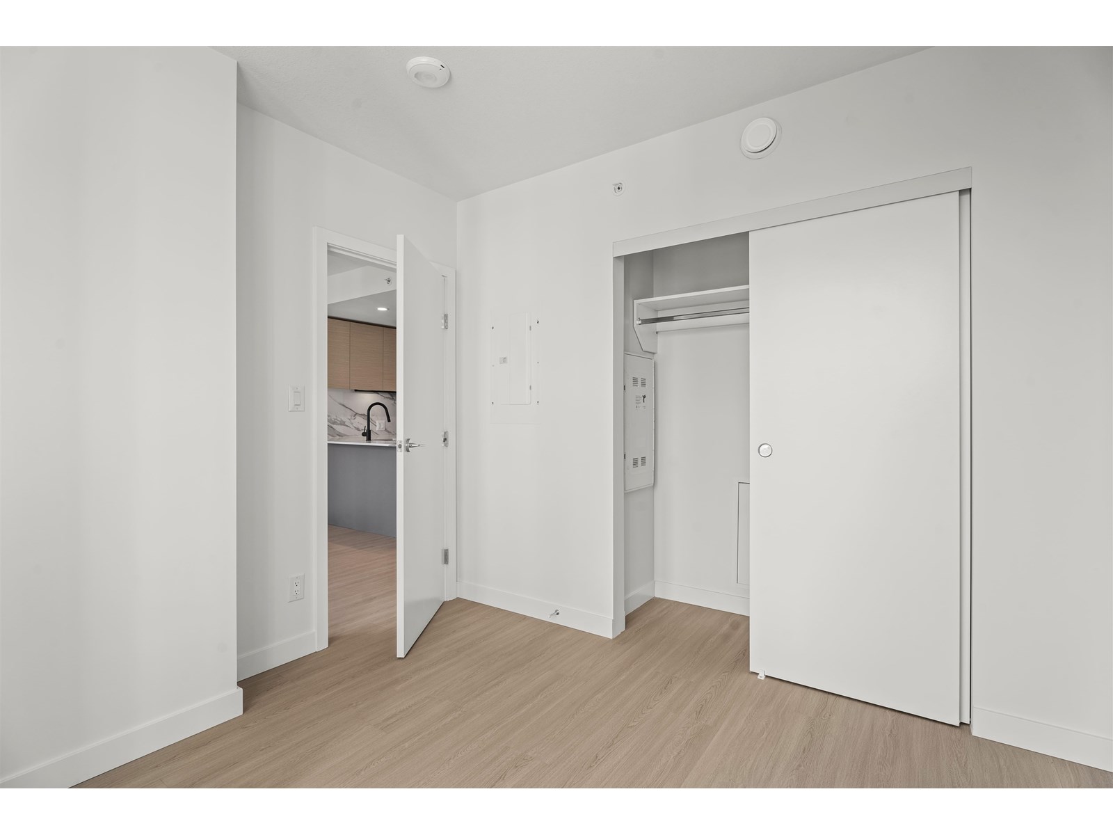 505 13745 George Junction, Surrey, British Columbia  V3T 0V8 - Photo 11 - R3013203