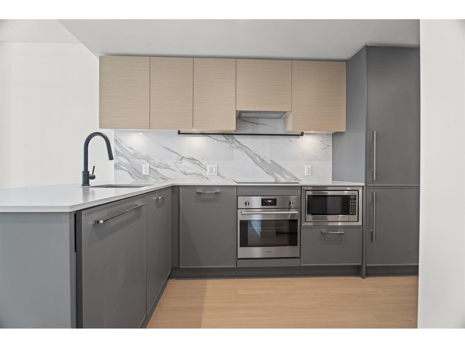 505 13745 George Junction, Surrey, British Columbia  V3T 0V8 - Photo 3 - R3013203