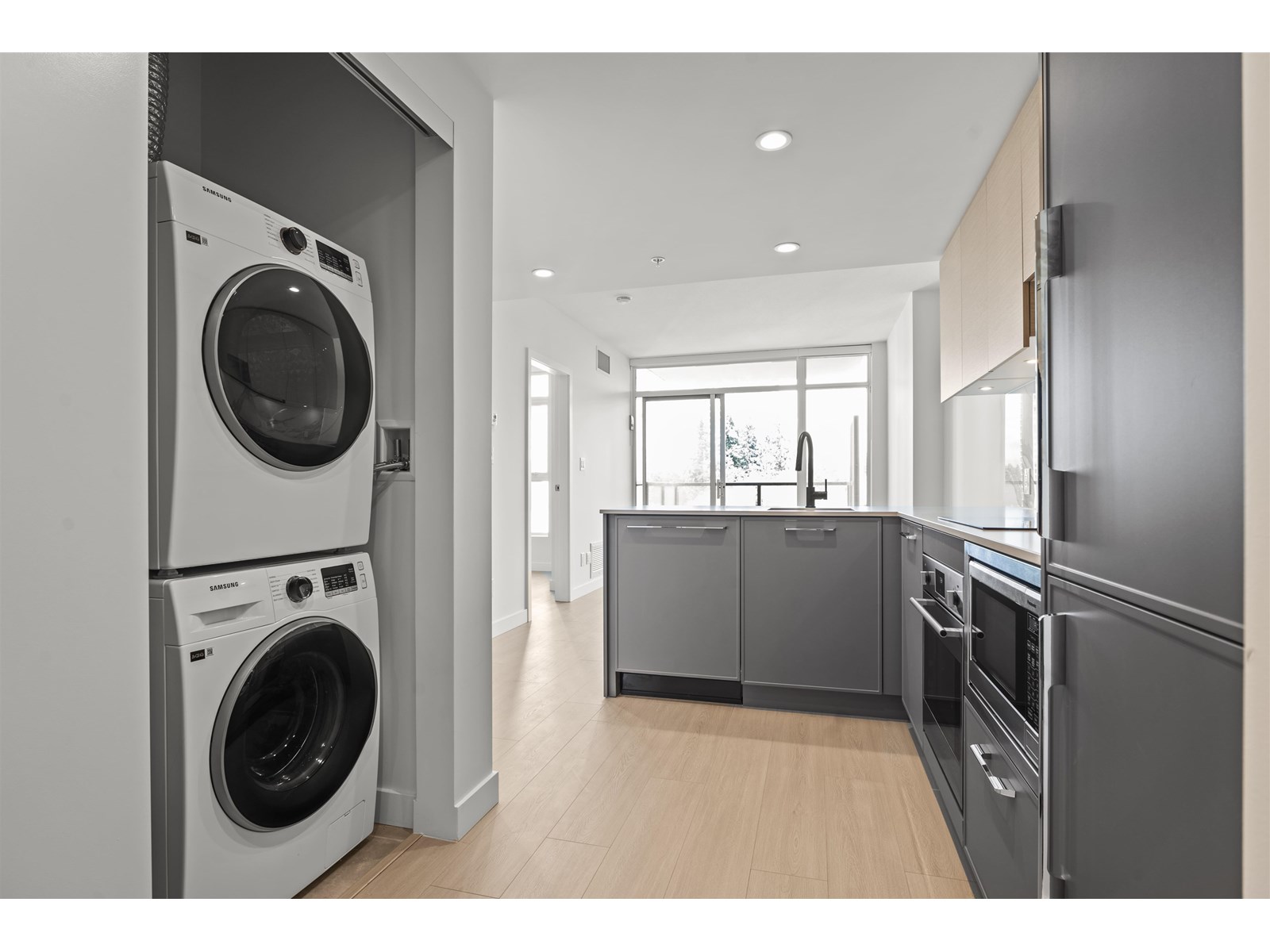 505 13745 George Junction, Surrey, British Columbia  V3T 0V8 - Photo 6 - R3013203