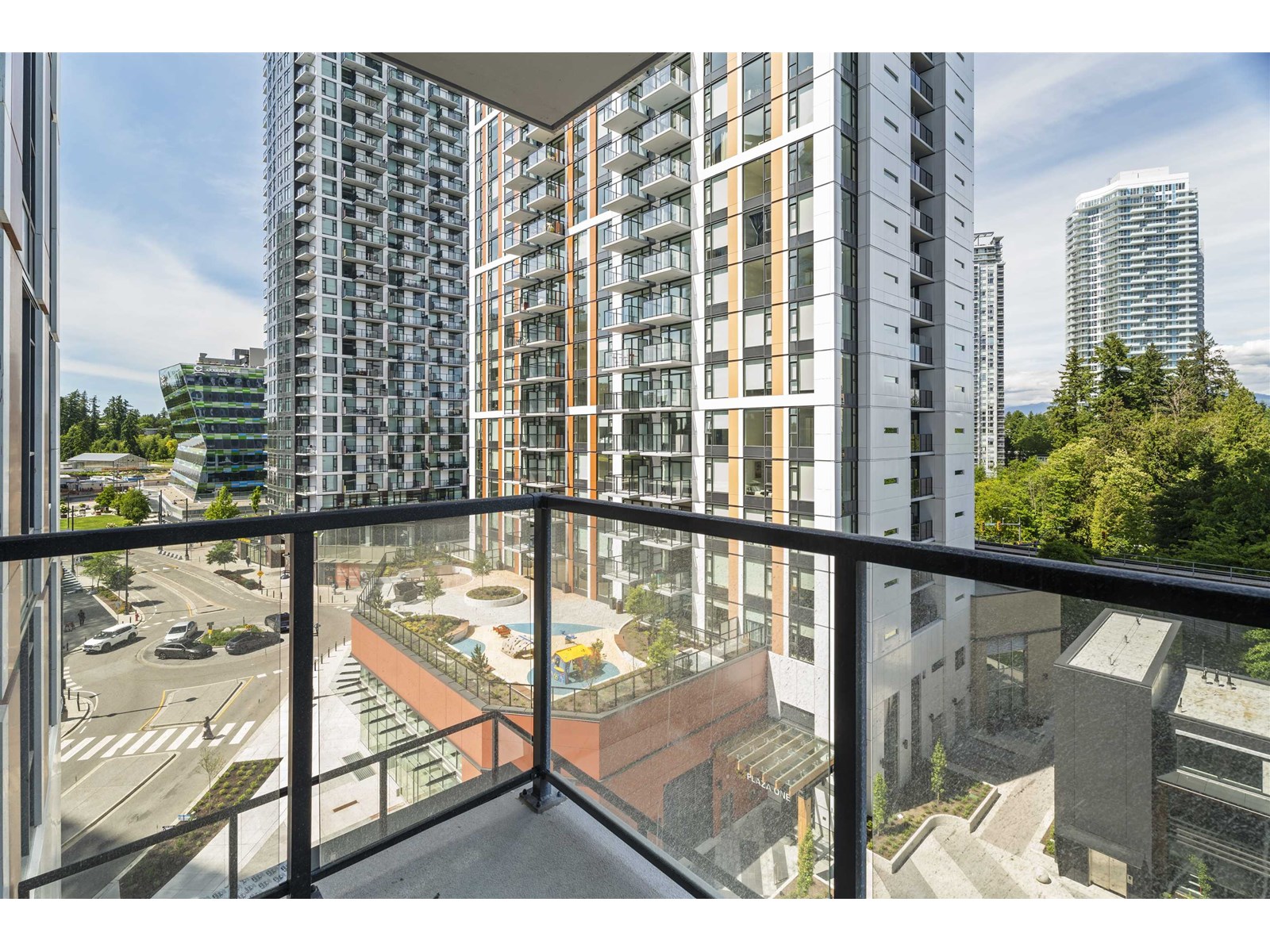 505 13745 George Junction, Surrey, British Columbia  V3T 0V8 - Photo 2 - R3013203