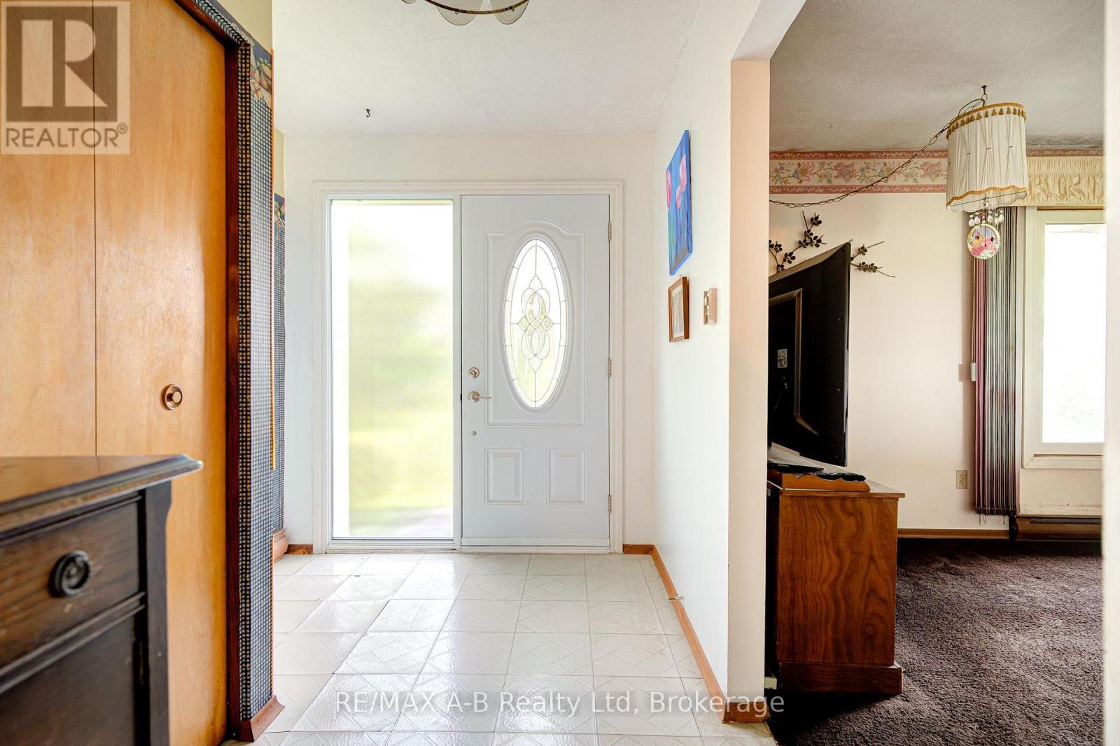 190 Avonton Road, Perth South, Ontario  N5A 6S6 - Photo 11 - X12210630