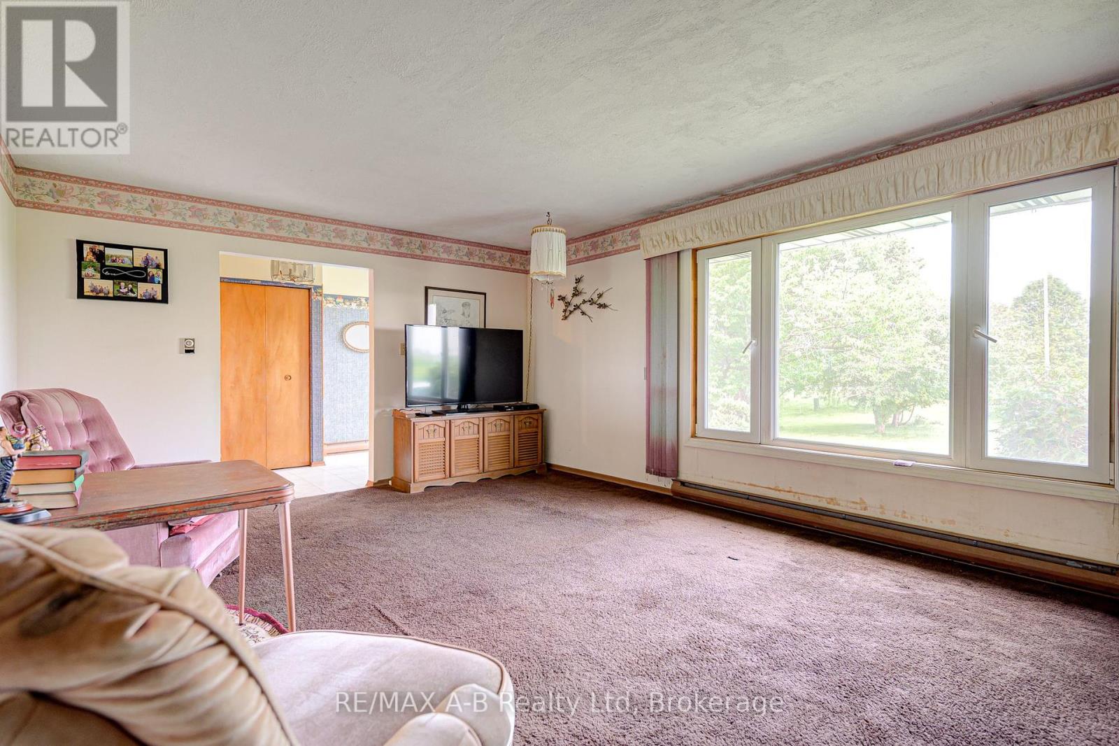 190 Avonton Road, Perth South, Ontario  N5A 6S6 - Photo 13 - X12210630