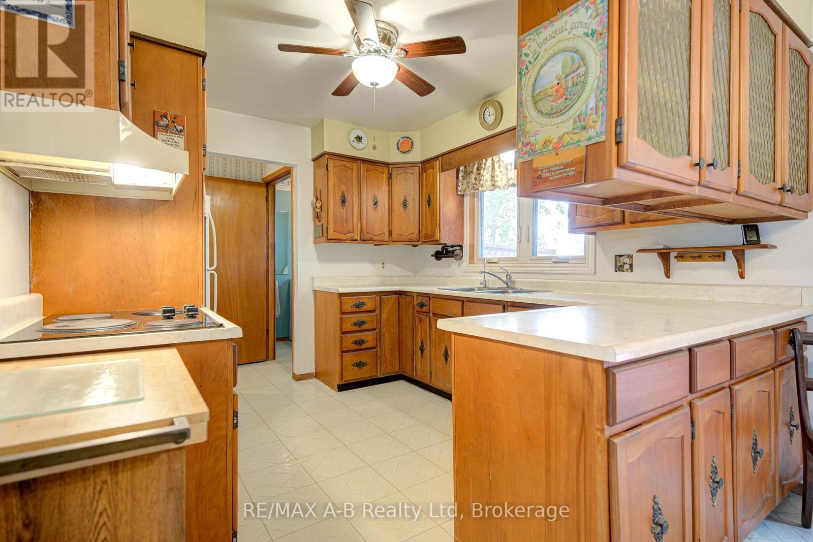 190 Avonton Road, Perth South, Ontario  N5A 6S6 - Photo 16 - X12210630