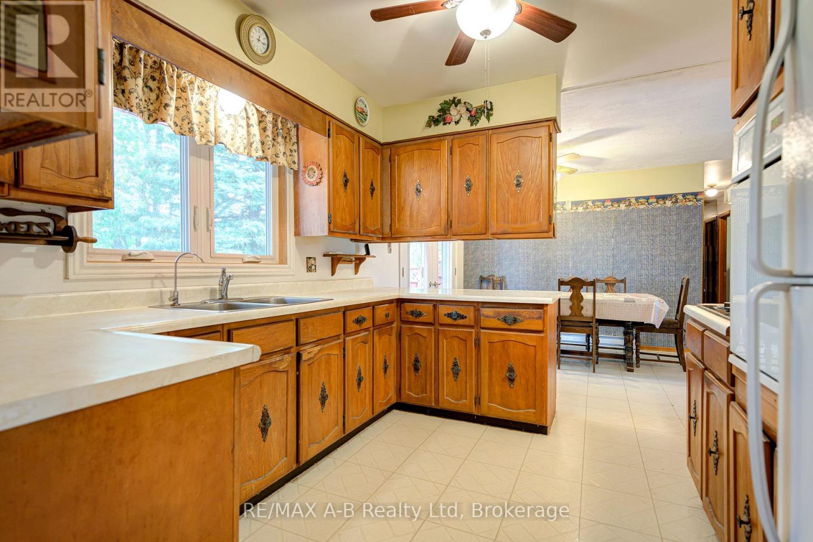 190 Avonton Road, Perth South, Ontario  N5A 6S6 - Photo 17 - X12210630