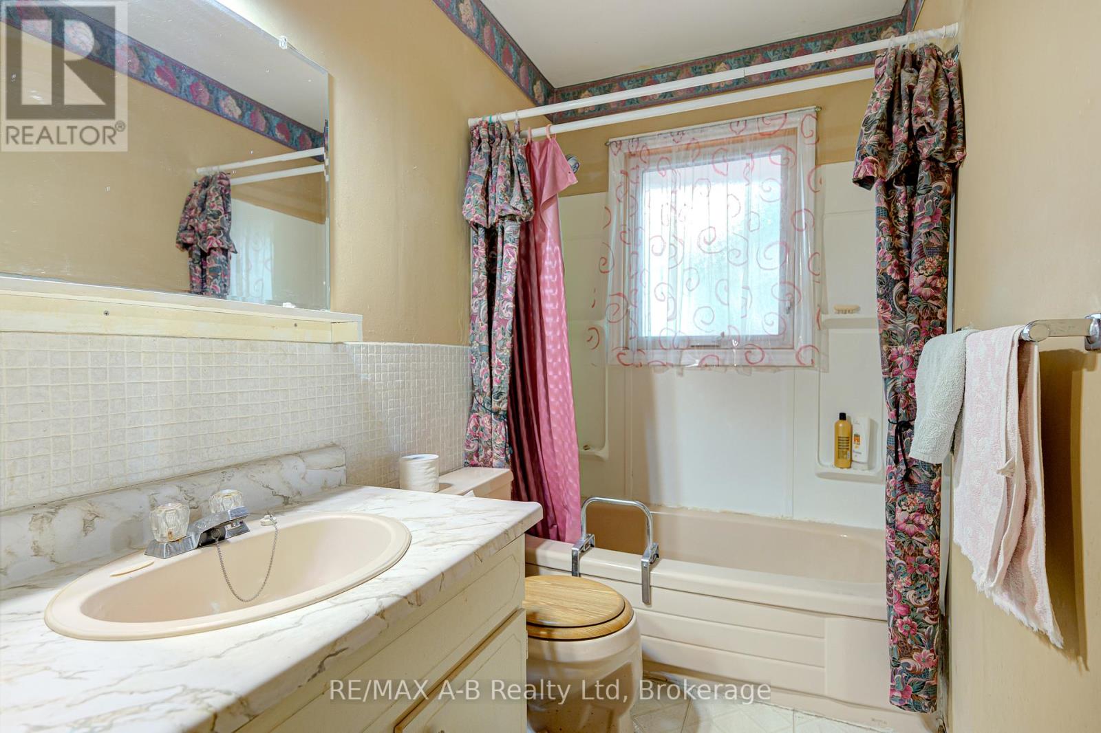 190 Avonton Road, Perth South, Ontario  N5A 6S6 - Photo 25 - X12210630