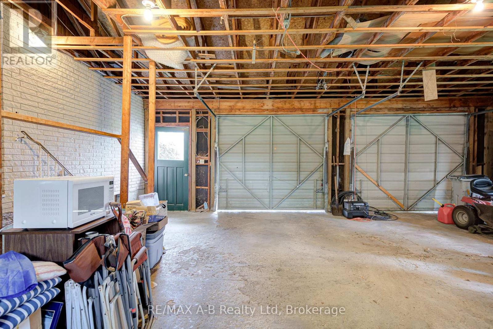 190 Avonton Road, Perth South, Ontario  N5A 6S6 - Photo 40 - X12210630