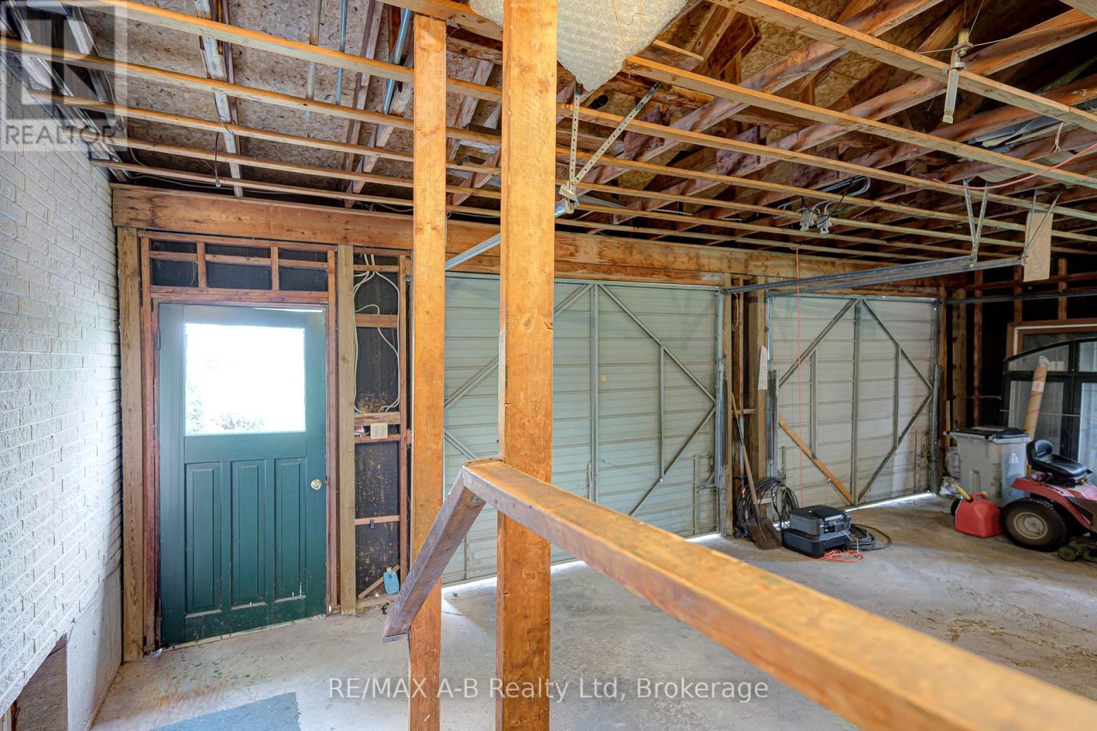 190 Avonton Road, Perth South, Ontario  N5A 6S6 - Photo 41 - X12210630
