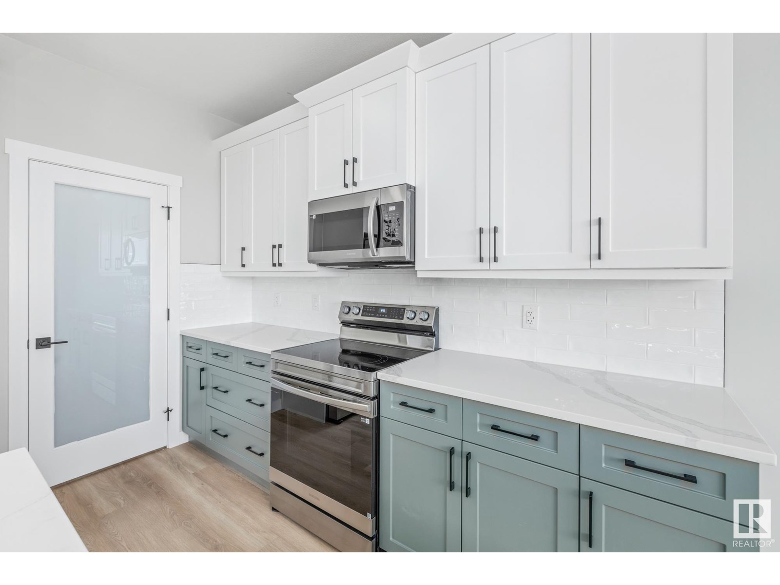Property at 667 King ST image 5